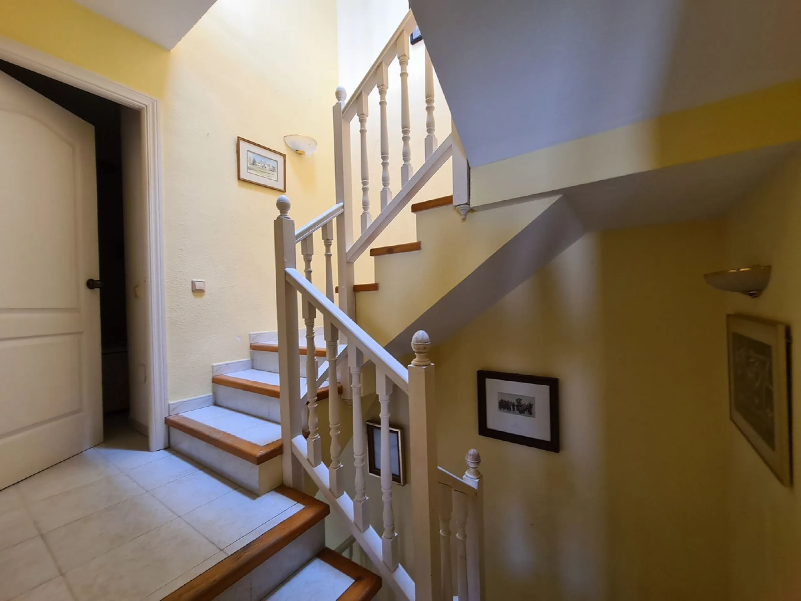 MAGNIFICENT 3-BEDROOM SEMI-DETACHED HOUSE WITH LARGE GARDEN 30 METERS FROM THE BEACH