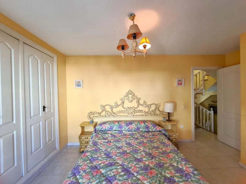 MAGNIFICENT 3-BEDROOM SEMI-DETACHED HOUSE WITH LARGE GARDEN 30 METERS FROM THE BEACH