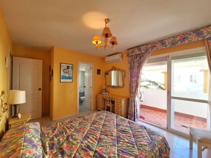 MAGNIFICENT 3-BEDROOM SEMI-DETACHED HOUSE WITH LARGE GARDEN 30 METERS FROM THE BEACH
