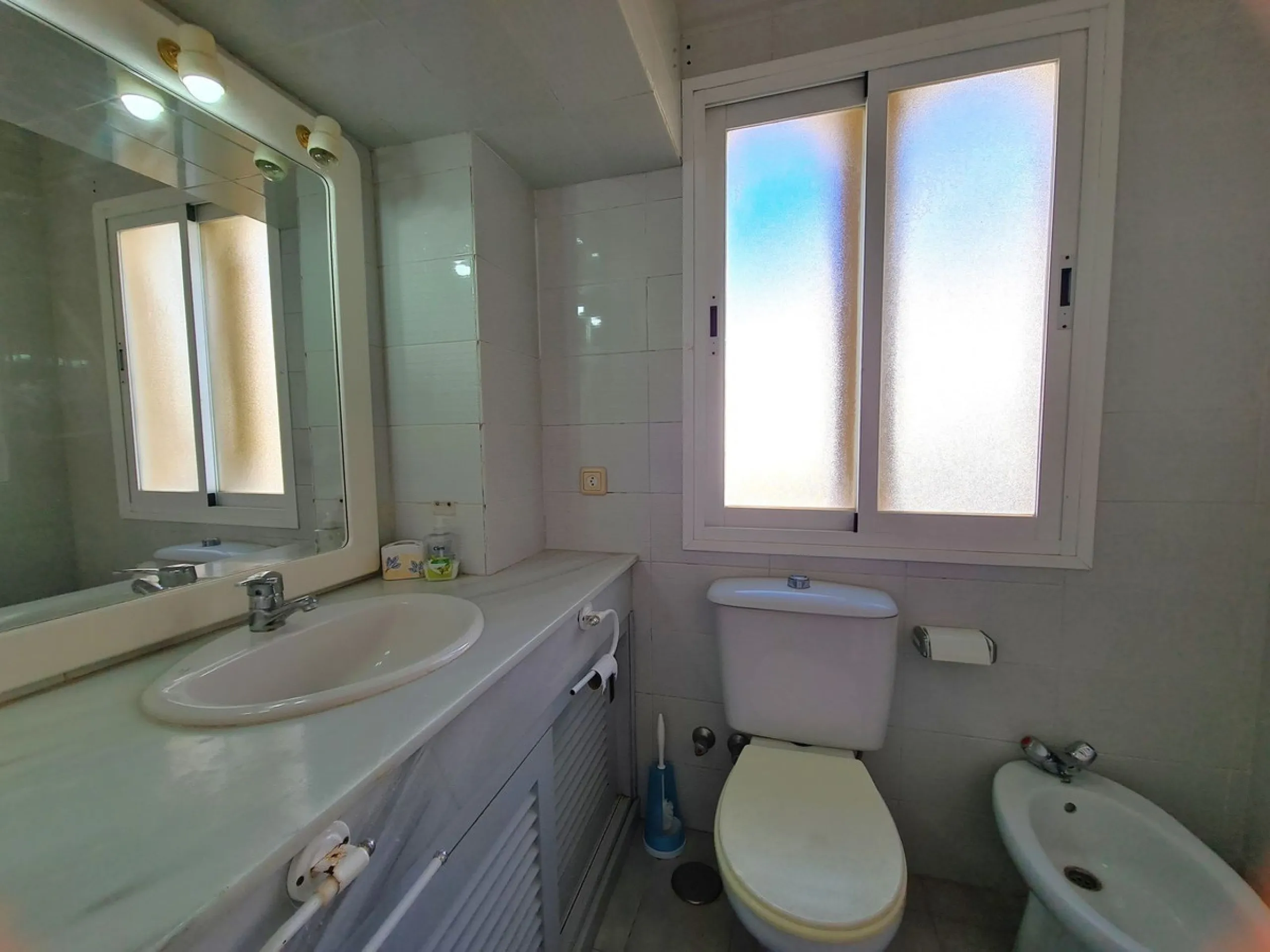 MAGNIFICENT 3-BEDROOM SEMI-DETACHED HOUSE WITH LARGE GARDEN 30 METERS FROM THE BEACH