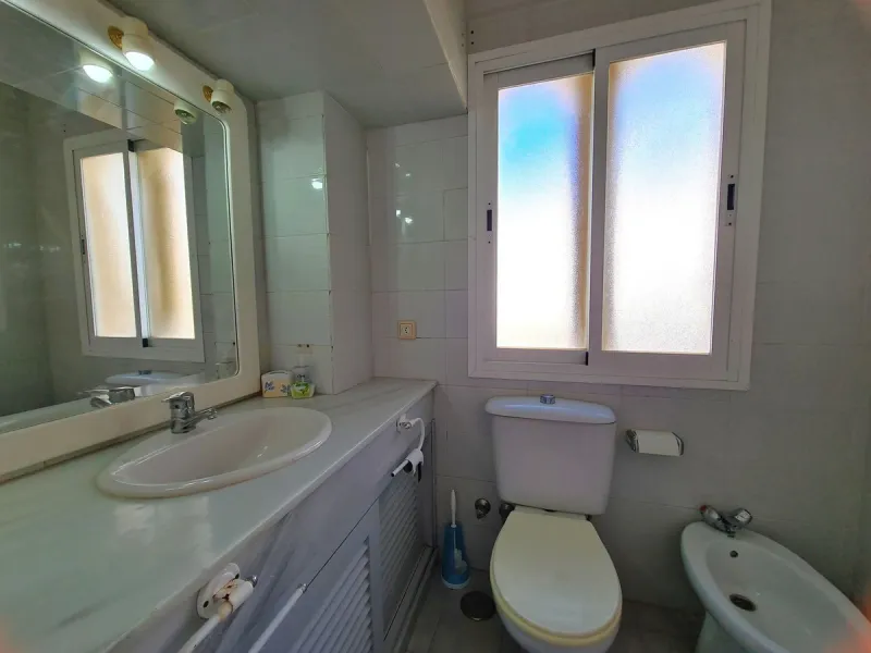 MAGNIFICENT 3-BEDROOM SEMI-DETACHED HOUSE WITH LARGE GARDEN 30 METERS FROM THE BEACH