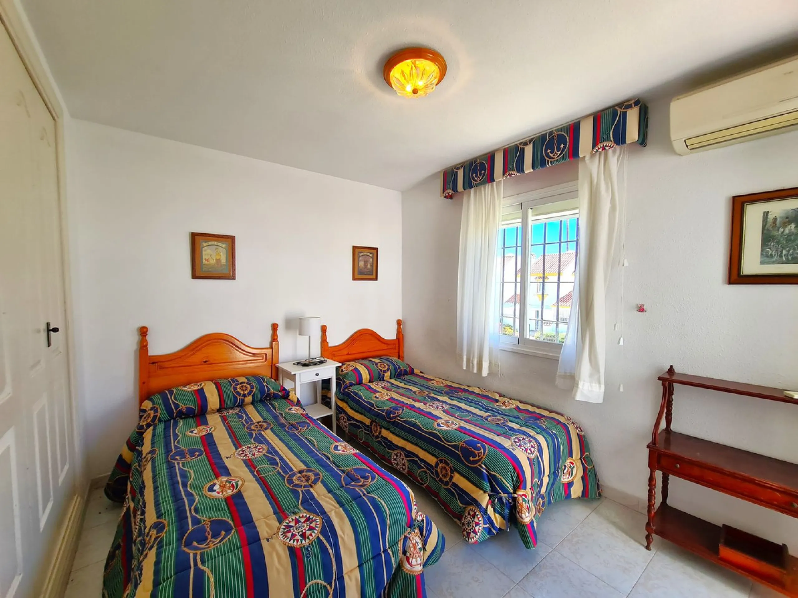 MAGNIFICENT 3-BEDROOM SEMI-DETACHED HOUSE WITH LARGE GARDEN 30 METERS FROM THE BEACH