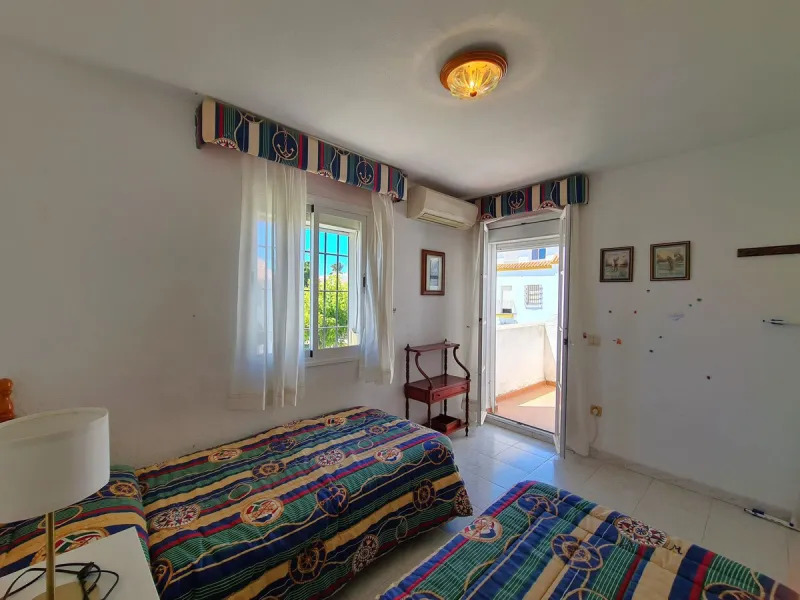 MAGNIFICENT 3-BEDROOM SEMI-DETACHED HOUSE WITH LARGE GARDEN 30 METERS FROM THE BEACH