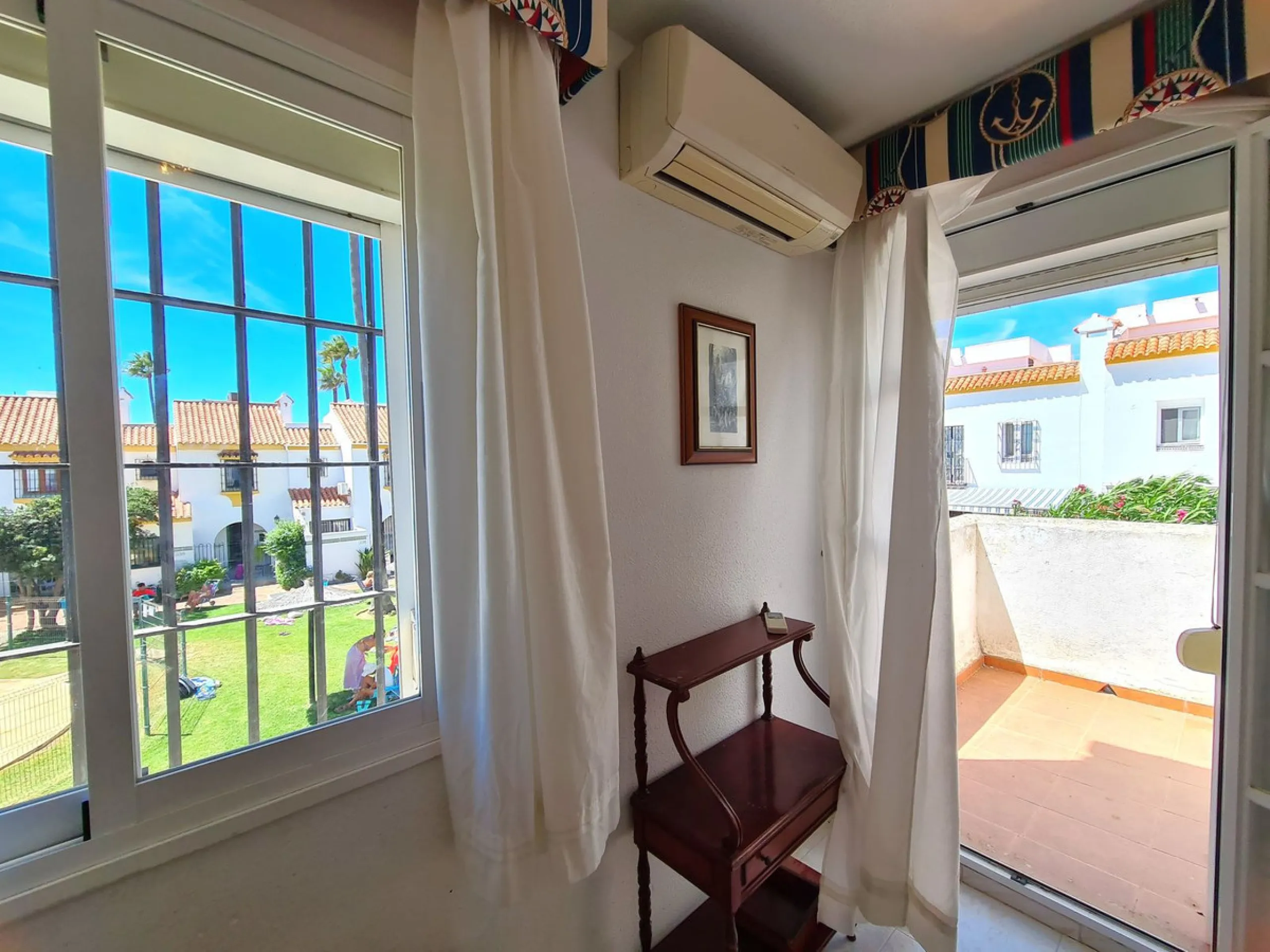 MAGNIFICENT 3-BEDROOM SEMI-DETACHED HOUSE WITH LARGE GARDEN 30 METERS FROM THE BEACH