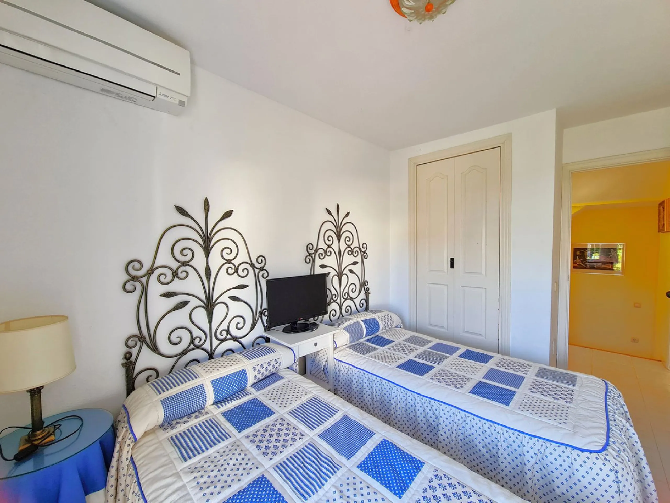 MAGNIFICENT 3-BEDROOM SEMI-DETACHED HOUSE WITH LARGE GARDEN 30 METERS FROM THE BEACH