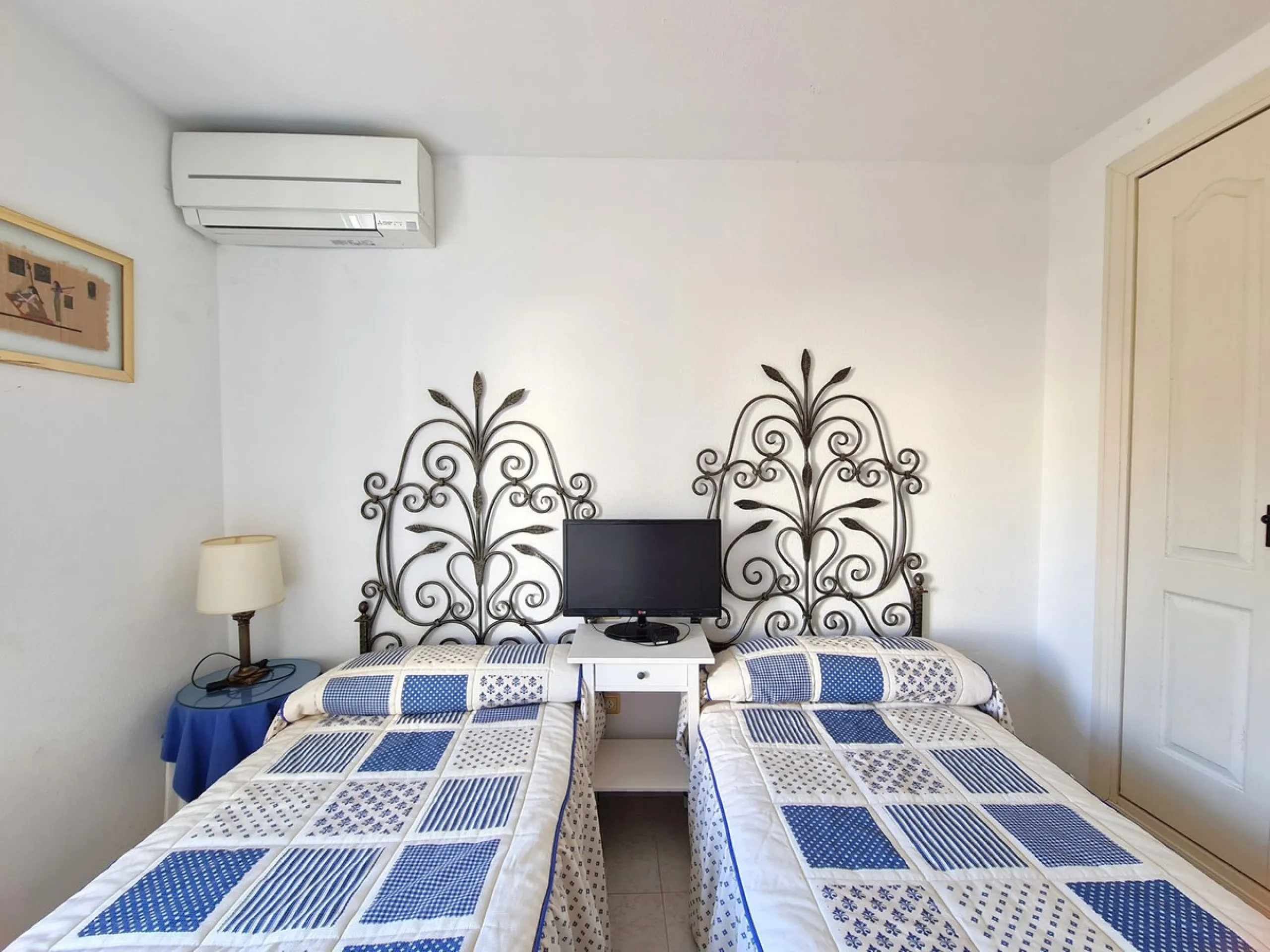 MAGNIFICENT 3-BEDROOM SEMI-DETACHED HOUSE WITH LARGE GARDEN 30 METERS FROM THE BEACH
