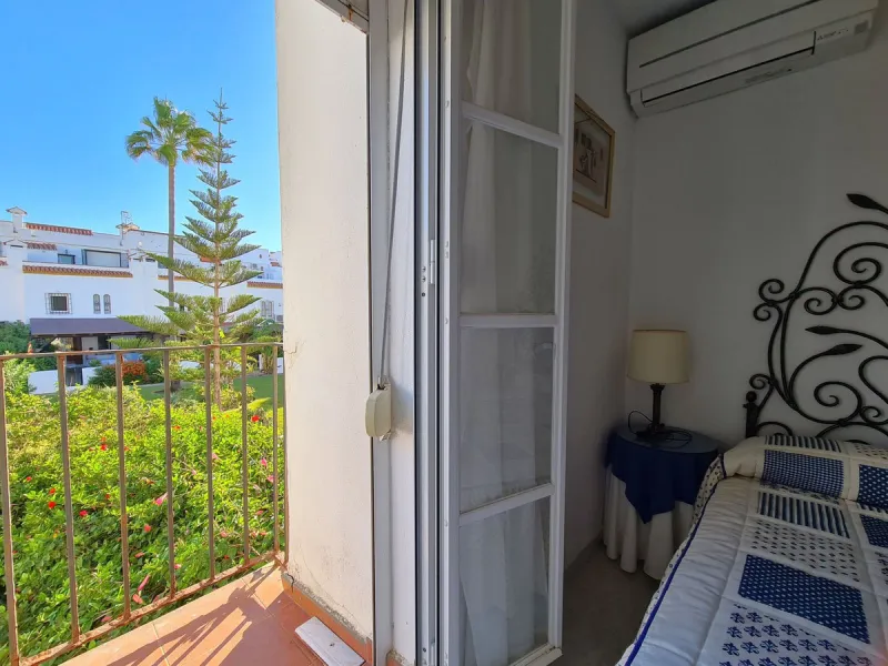 MAGNIFICENT 3-BEDROOM SEMI-DETACHED HOUSE WITH LARGE GARDEN 30 METERS FROM THE BEACH
