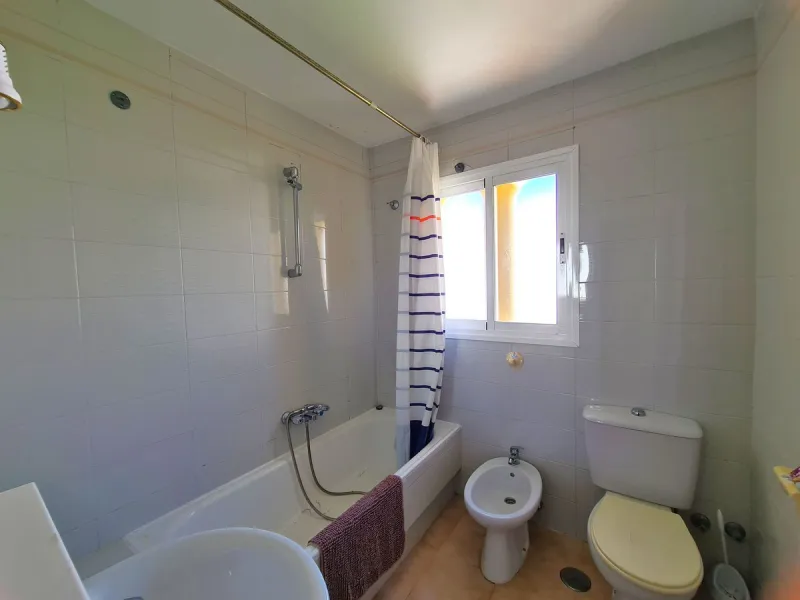 MAGNIFICENT 3-BEDROOM SEMI-DETACHED HOUSE WITH LARGE GARDEN 30 METERS FROM THE BEACH