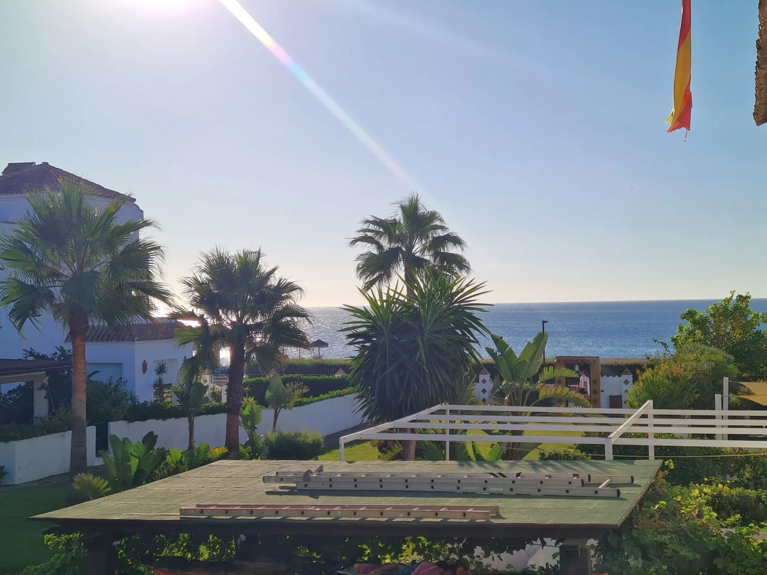 MAGNIFICENT 3-BEDROOM SEMI-DETACHED HOUSE WITH LARGE GARDEN 30 METERS FROM THE BEACH