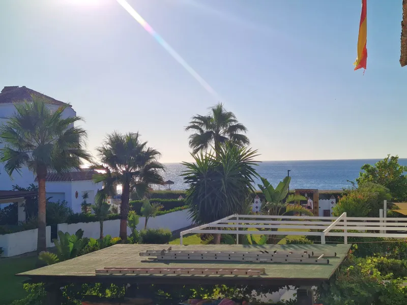 MAGNIFICENT 3-BEDROOM SEMI-DETACHED HOUSE WITH LARGE GARDEN 30 METERS FROM THE BEACH