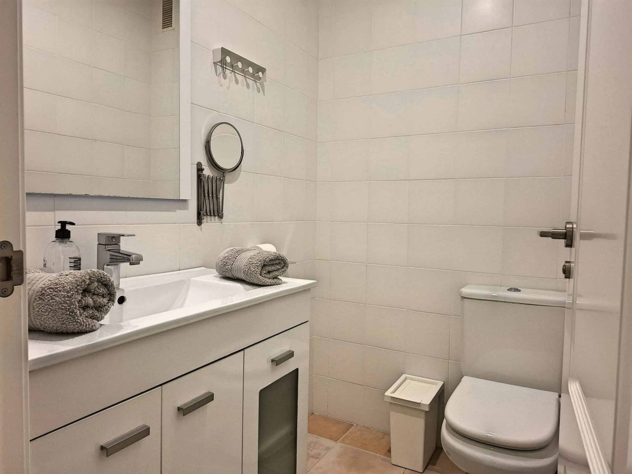 Great opportunity within the most famous complex in Fuengirola, Puebla Lucia. This two bedroom, two bathroom apartment is in perfect condition and sold fully furnished. The apartment is spacious and very sunny and has a lovely terrace. The community is ga