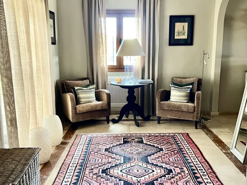 House - Detached Villa в продаже в Marbella, Málaga. В доме 4 спален и 3 ванных комнат. Площадь дома 450 м². Площадь участка 4444 м²