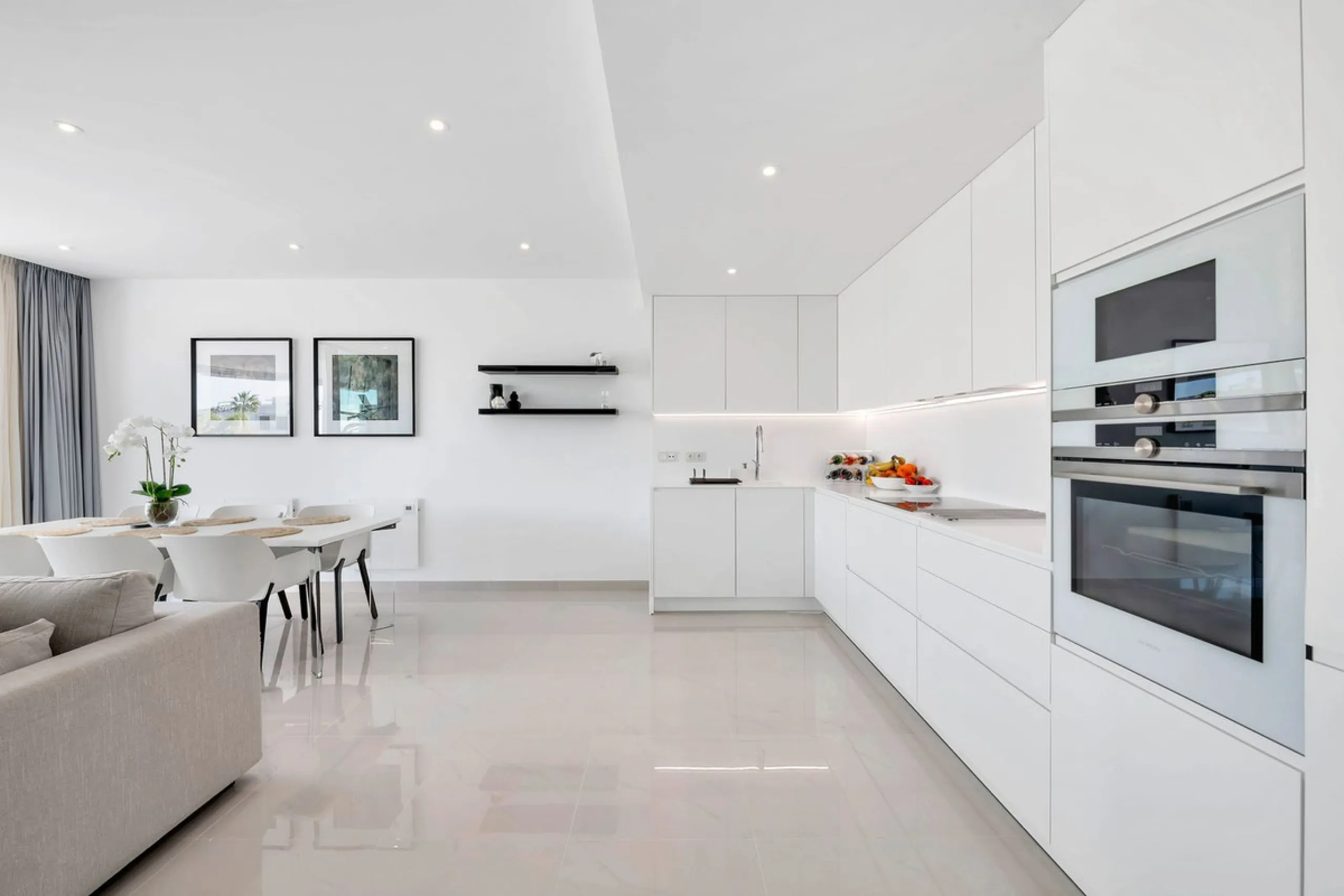 Located in the sought-after Cataleya Phase 2, this rare 2-bedroom first-floor apartment combines modern luxury, expansive outdoor living, and a prime Costa del Sol address. With only three apartments of this layout in the entire development, it offers unm