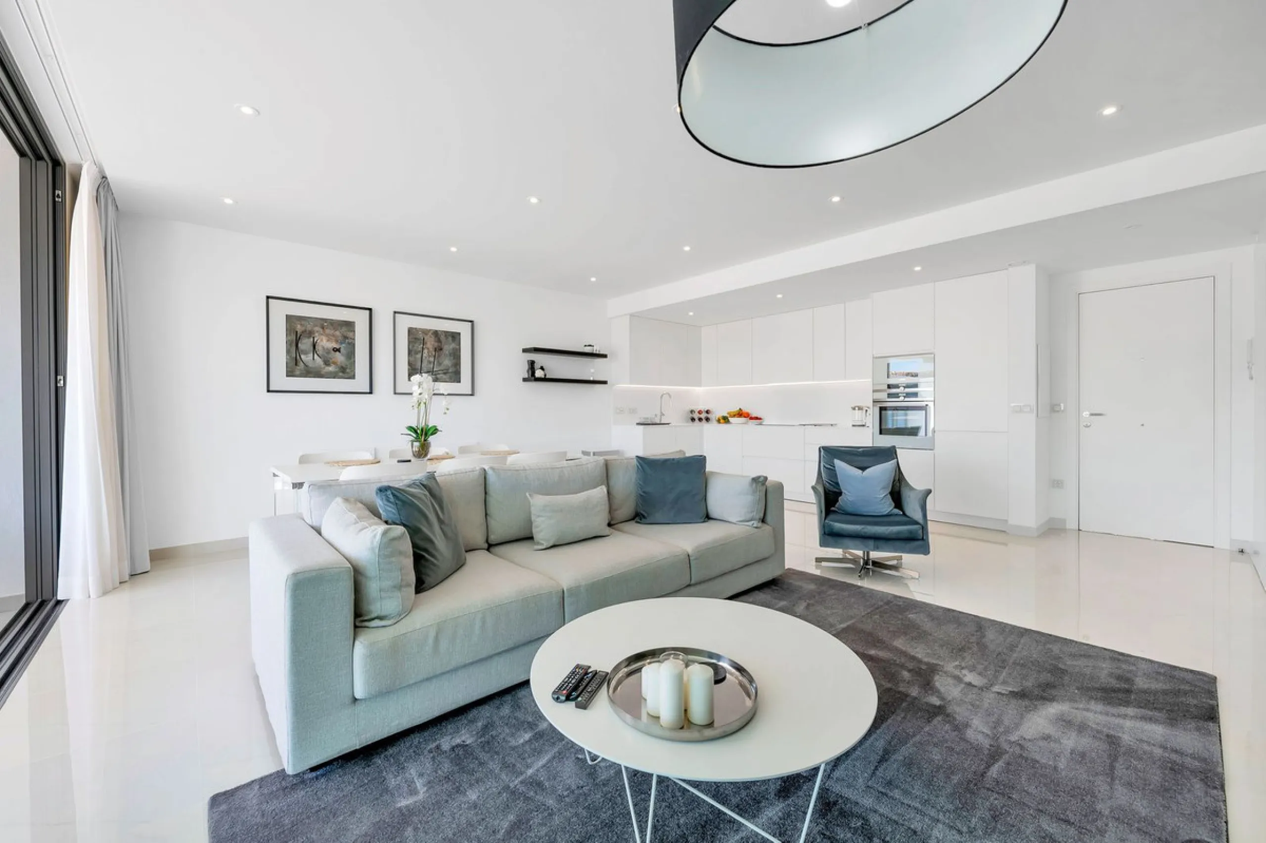 Located in the sought-after Cataleya Phase 2, this rare 2-bedroom first-floor apartment combines modern luxury, expansive outdoor living, and a prime Costa del Sol address. With only three apartments of this layout in the entire development, it offers unm