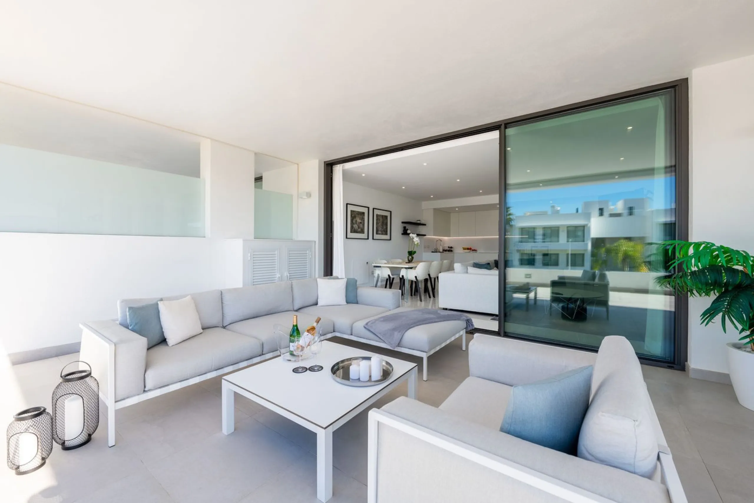 Located in the sought-after Cataleya Phase 2, this rare 2-bedroom first-floor apartment combines modern luxury, expansive outdoor living, and a prime Costa del Sol address. With only three apartments of this layout in the entire development, it offers unm