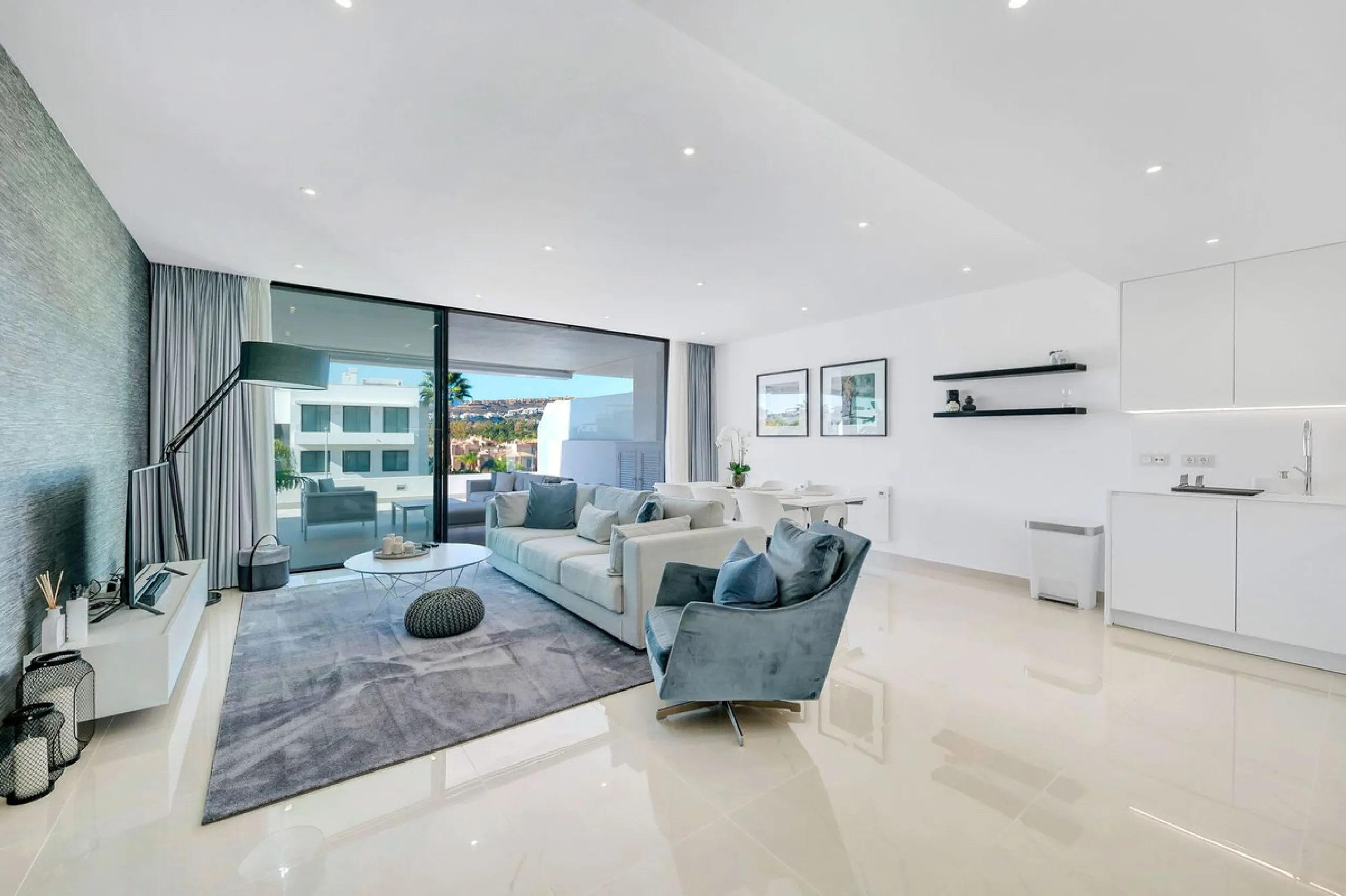 Located in the sought-after Cataleya Phase 2, this rare 2-bedroom first-floor apartment combines modern luxury, expansive outdoor living, and a prime Costa del Sol address. With only three apartments of this layout in the entire development, it offers unm
