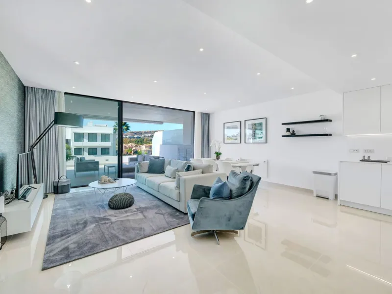 Located in the sought-after Cataleya Phase 2, this rare 2-bedroom first-floor apartment combines modern luxury, expansive outdoor living, and a prime Costa del Sol address. With only three apartments of this layout in the entire development, it offers unm