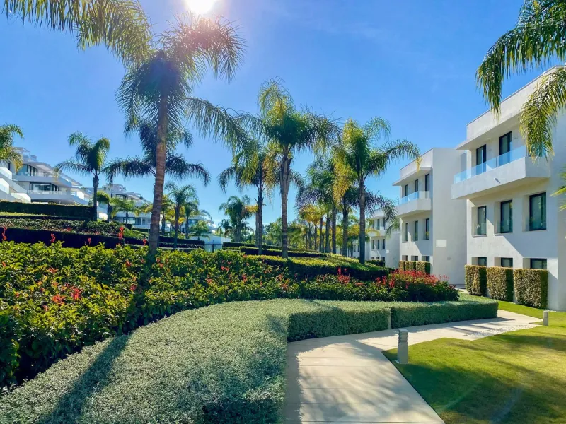 Located in the sought-after Cataleya Phase 2, this rare 2-bedroom first-floor apartment combines modern luxury, expansive outdoor living, and a prime Costa del Sol address. With only three apartments of this layout in the entire development, it offers unm