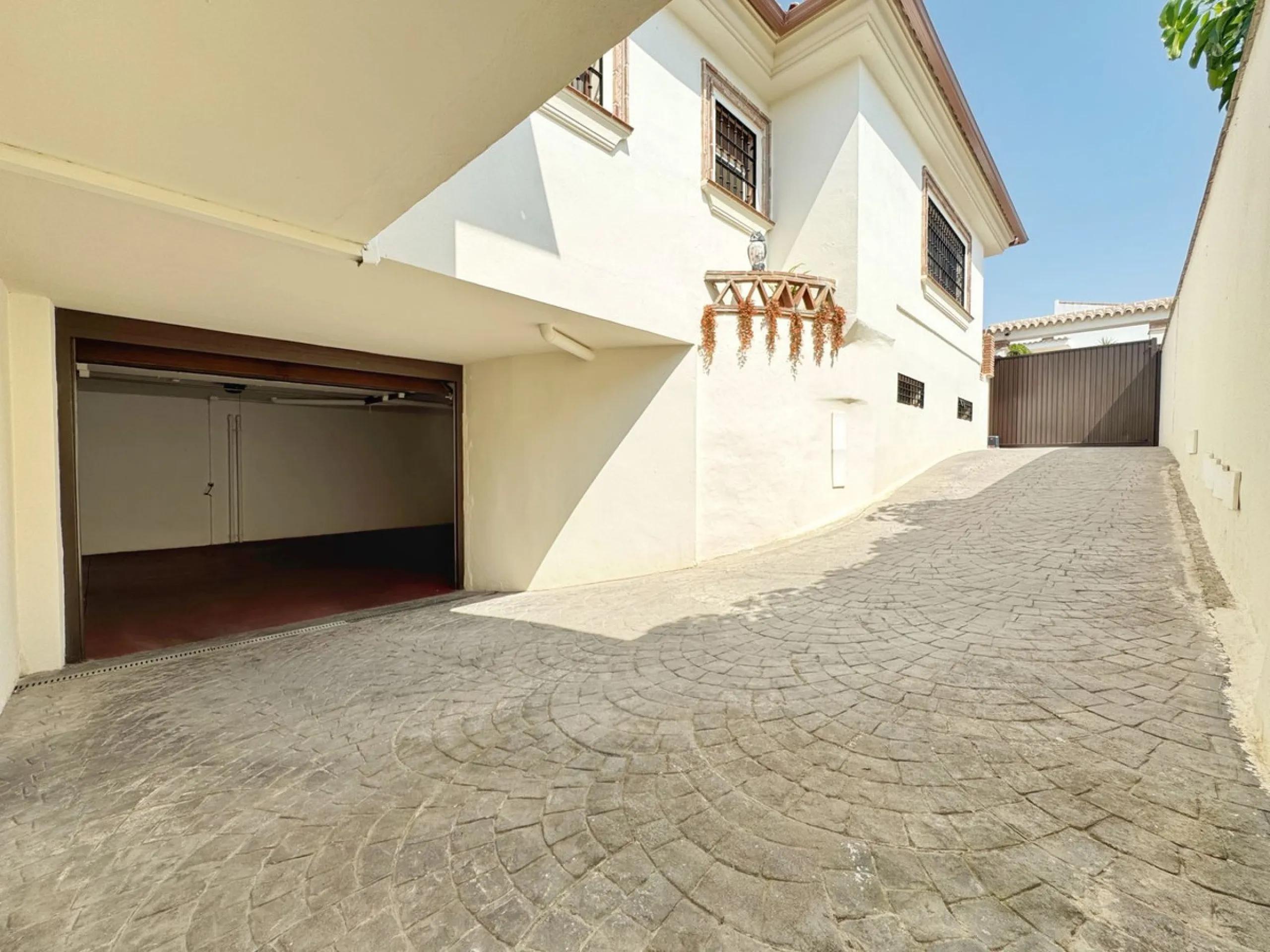 Villa for Sale – La Sierrezuela, Mijas Costa