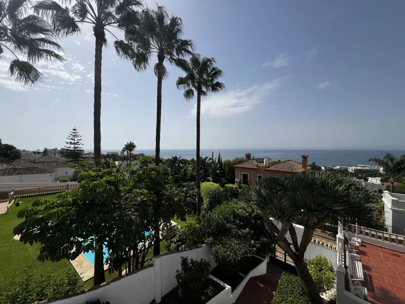 *Spacious Villa with Sea Views in Estepona / Seghers*