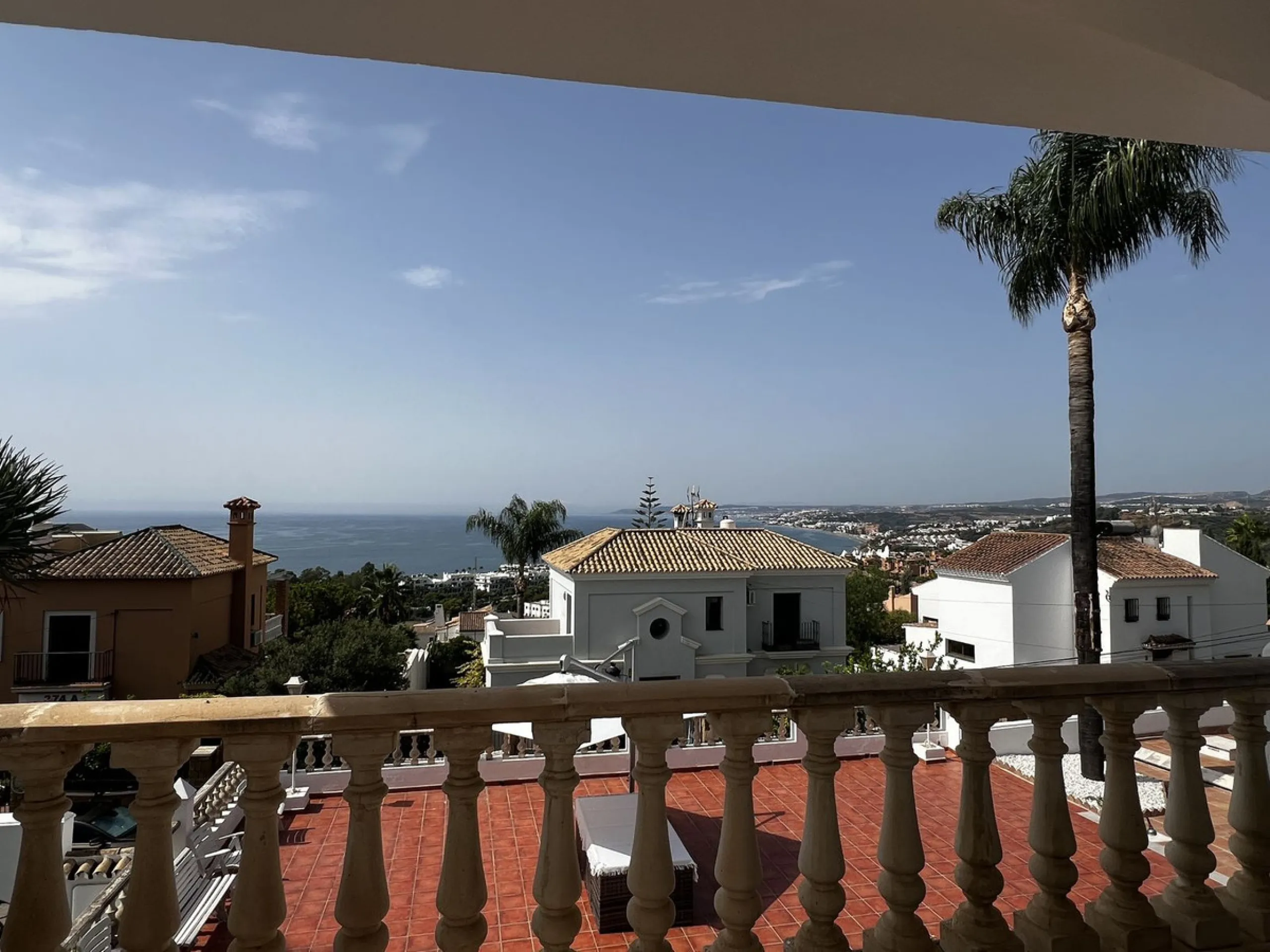 *Spacious Villa with Sea Views in Estepona / Seghers*