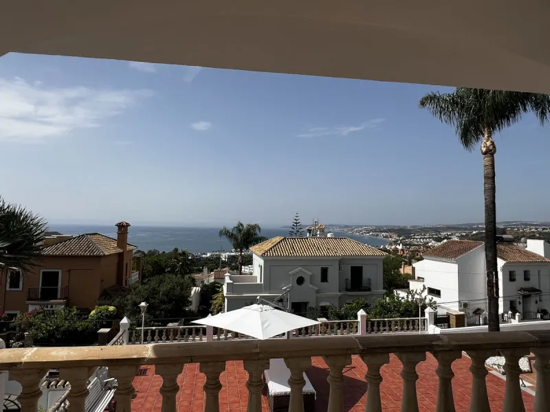 *Spacious Villa with Sea Views in Estepona / Seghers*