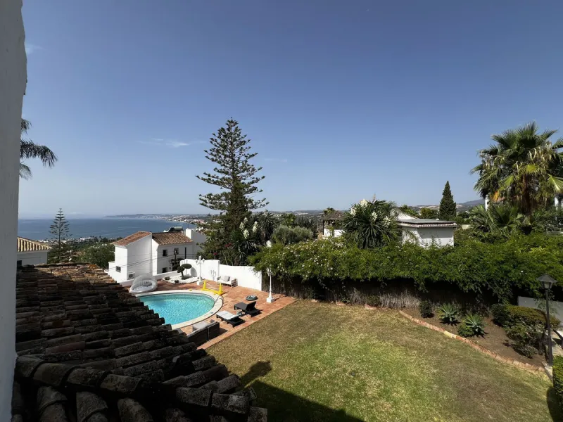 *Spacious Villa with Sea Views in Estepona / Seghers*