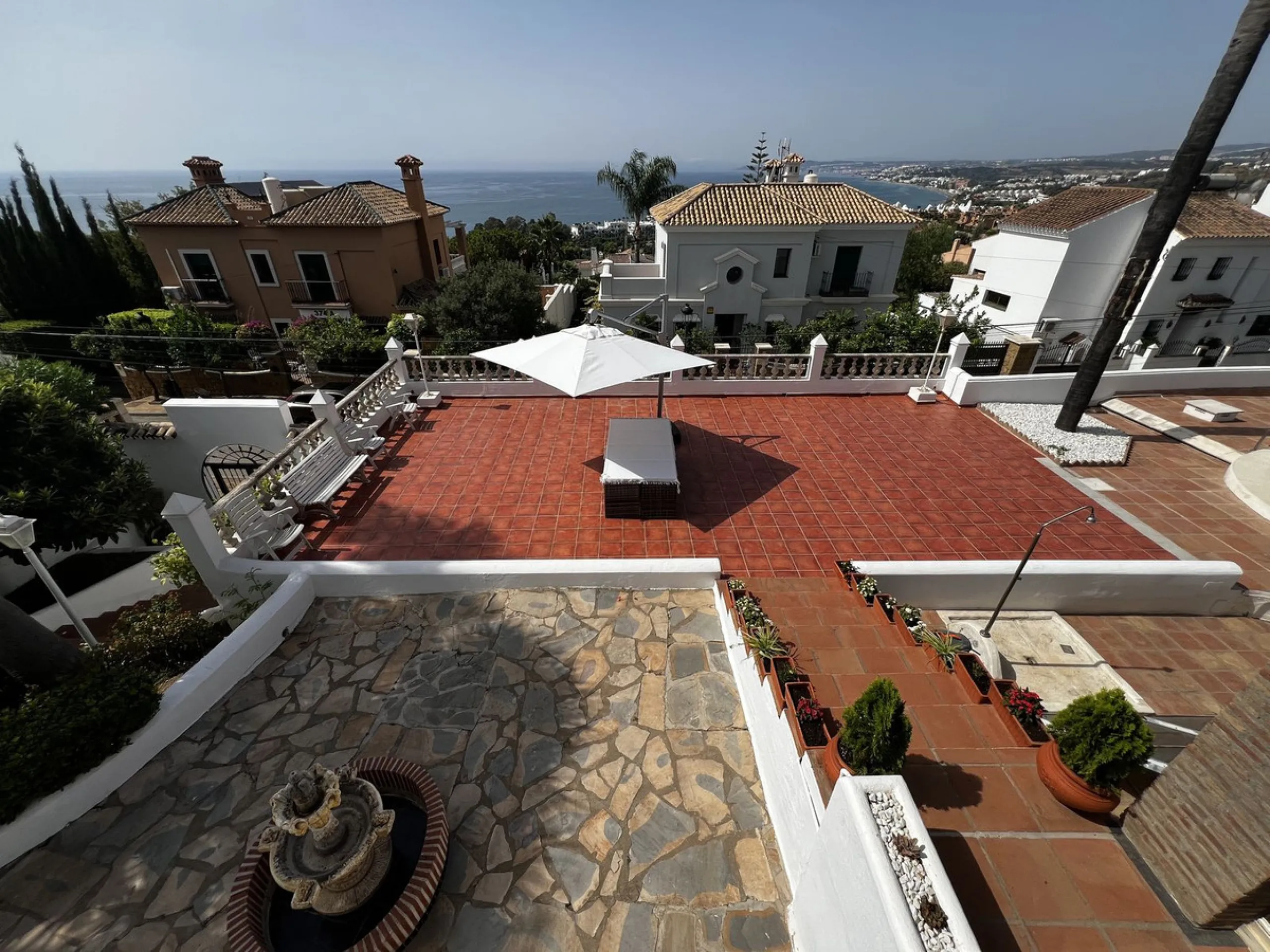 *Spacious Villa with Sea Views in Estepona / Seghers*