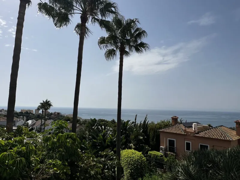 *Spacious Villa with Sea Views in Estepona / Seghers*