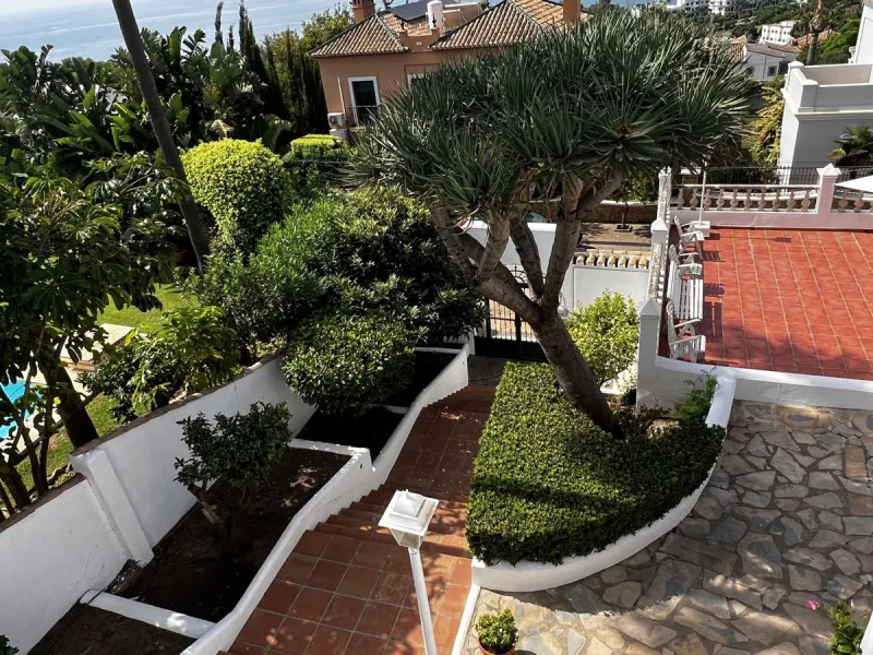*Spacious Villa with Sea Views in Estepona / Seghers*