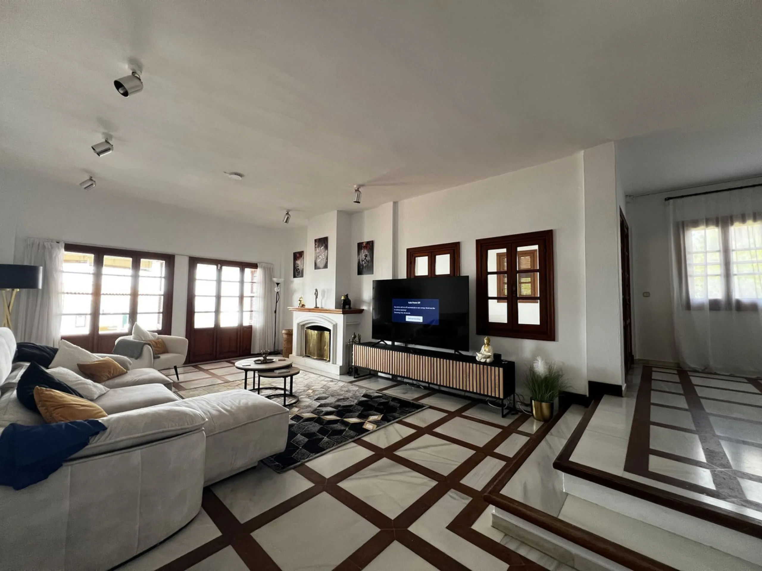 *Spacious Villa with Sea Views in Estepona / Seghers*