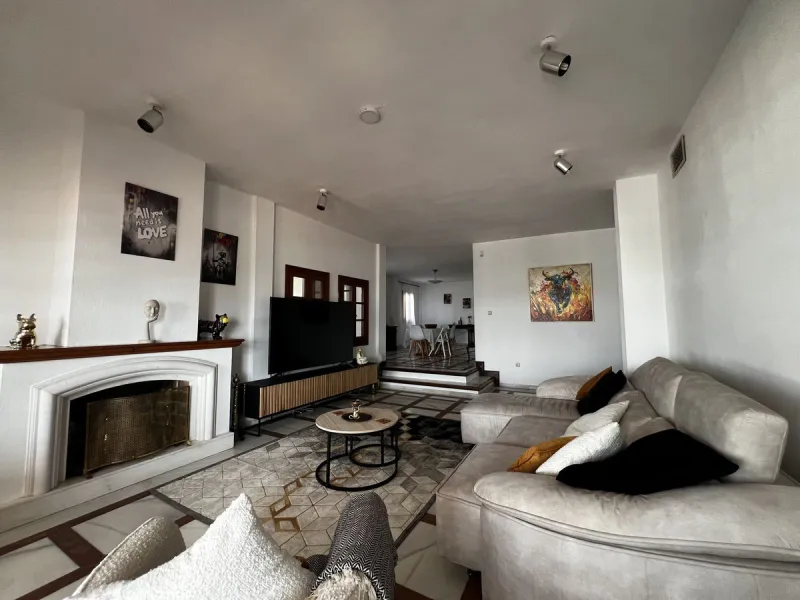*Spacious Villa with Sea Views in Estepona / Seghers*