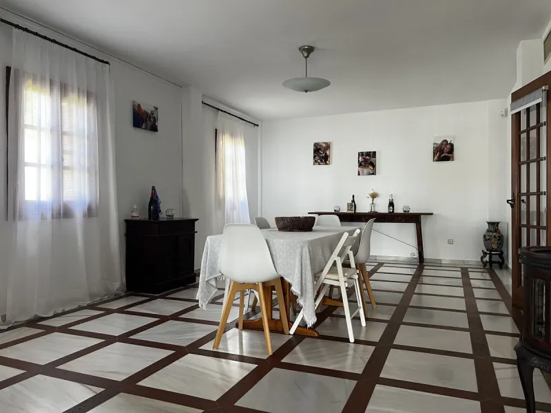 *Spacious Villa with Sea Views in Estepona / Seghers*