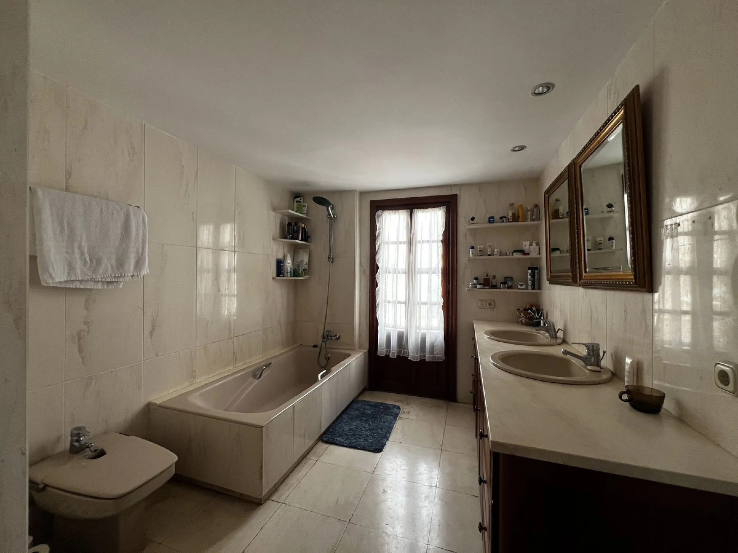 *Spacious Villa with Sea Views in Estepona / Seghers*