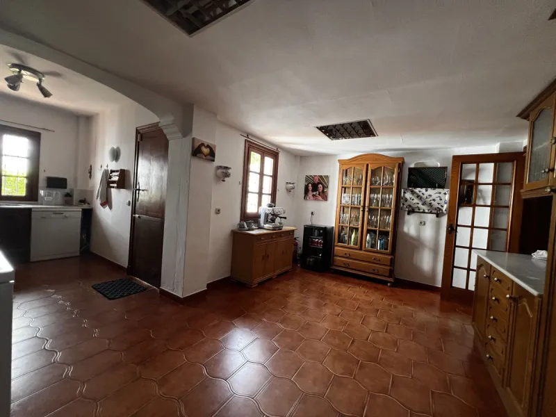 *Spacious Villa with Sea Views in Estepona / Seghers*