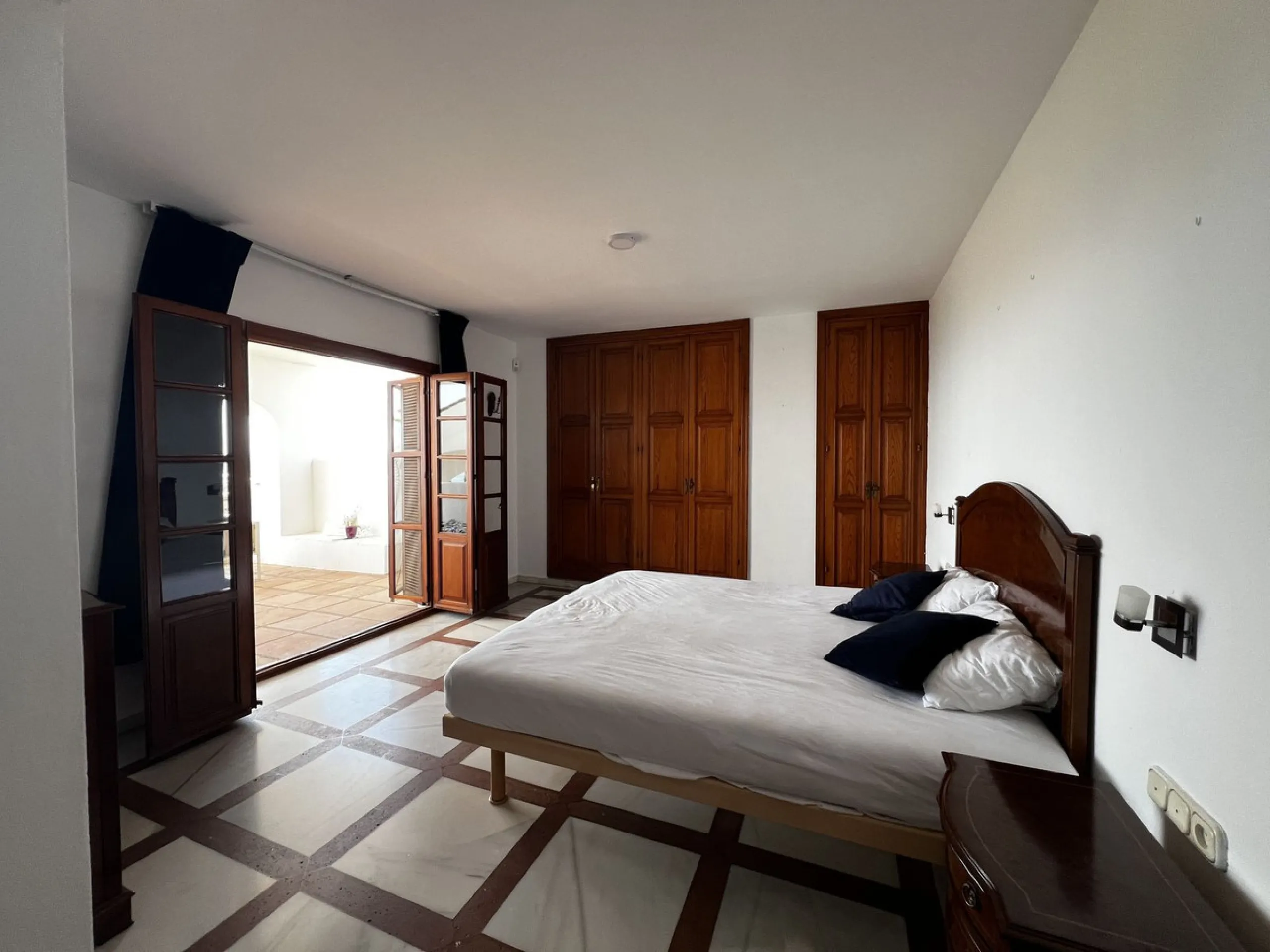 *Spacious Villa with Sea Views in Estepona / Seghers*