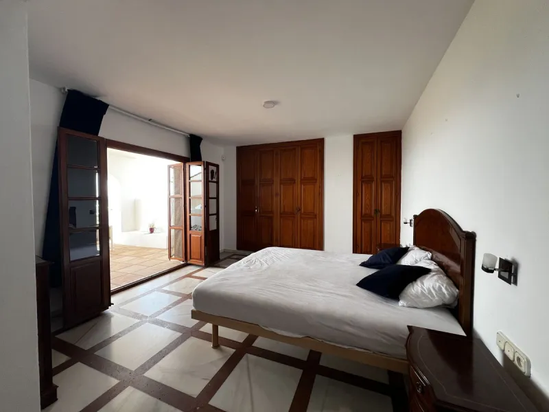 *Spacious Villa with Sea Views in Estepona / Seghers*