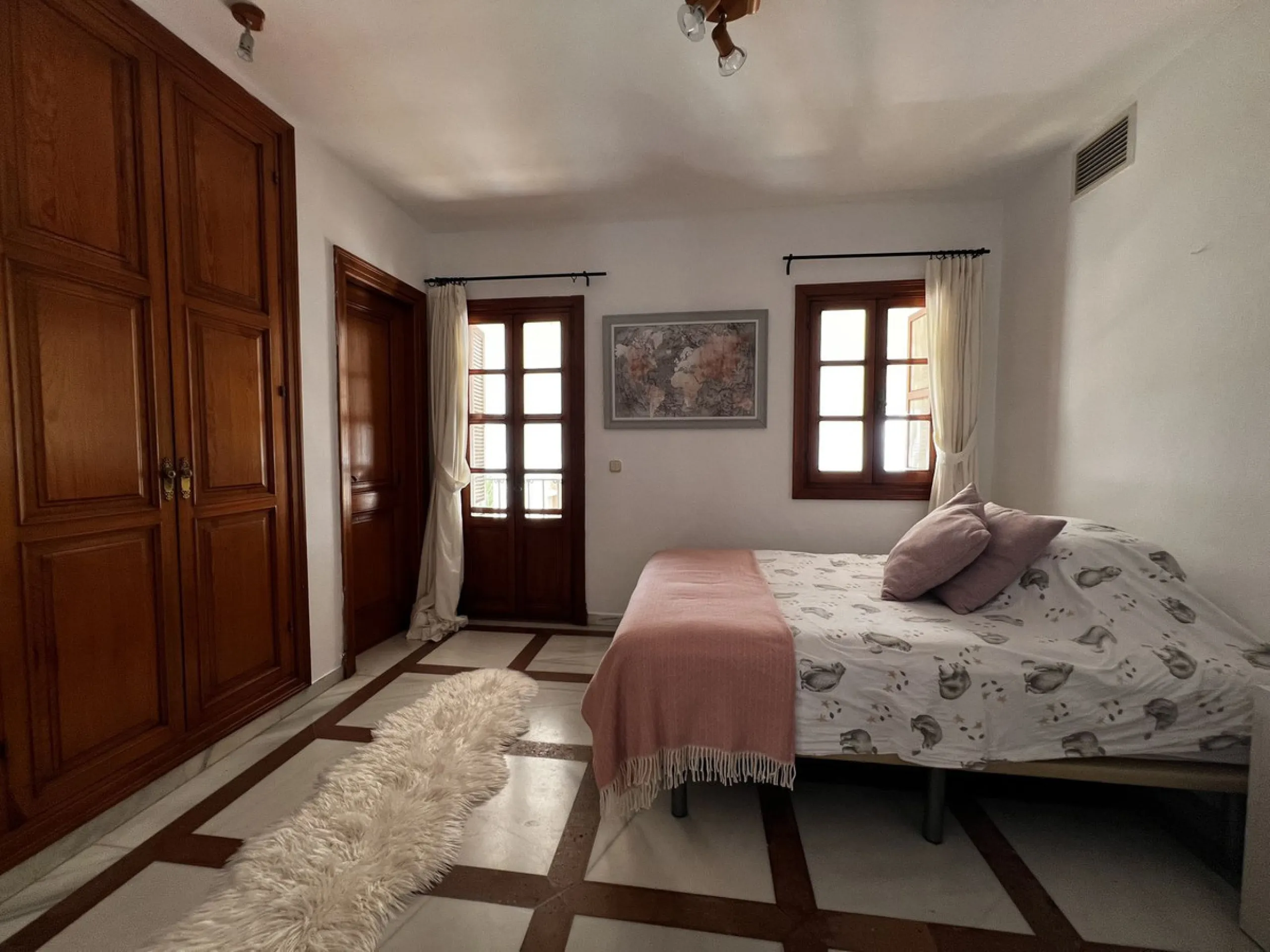 *Spacious Villa with Sea Views in Estepona / Seghers*