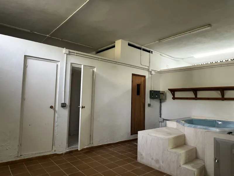 *Spacious Villa with Sea Views in Estepona / Seghers*