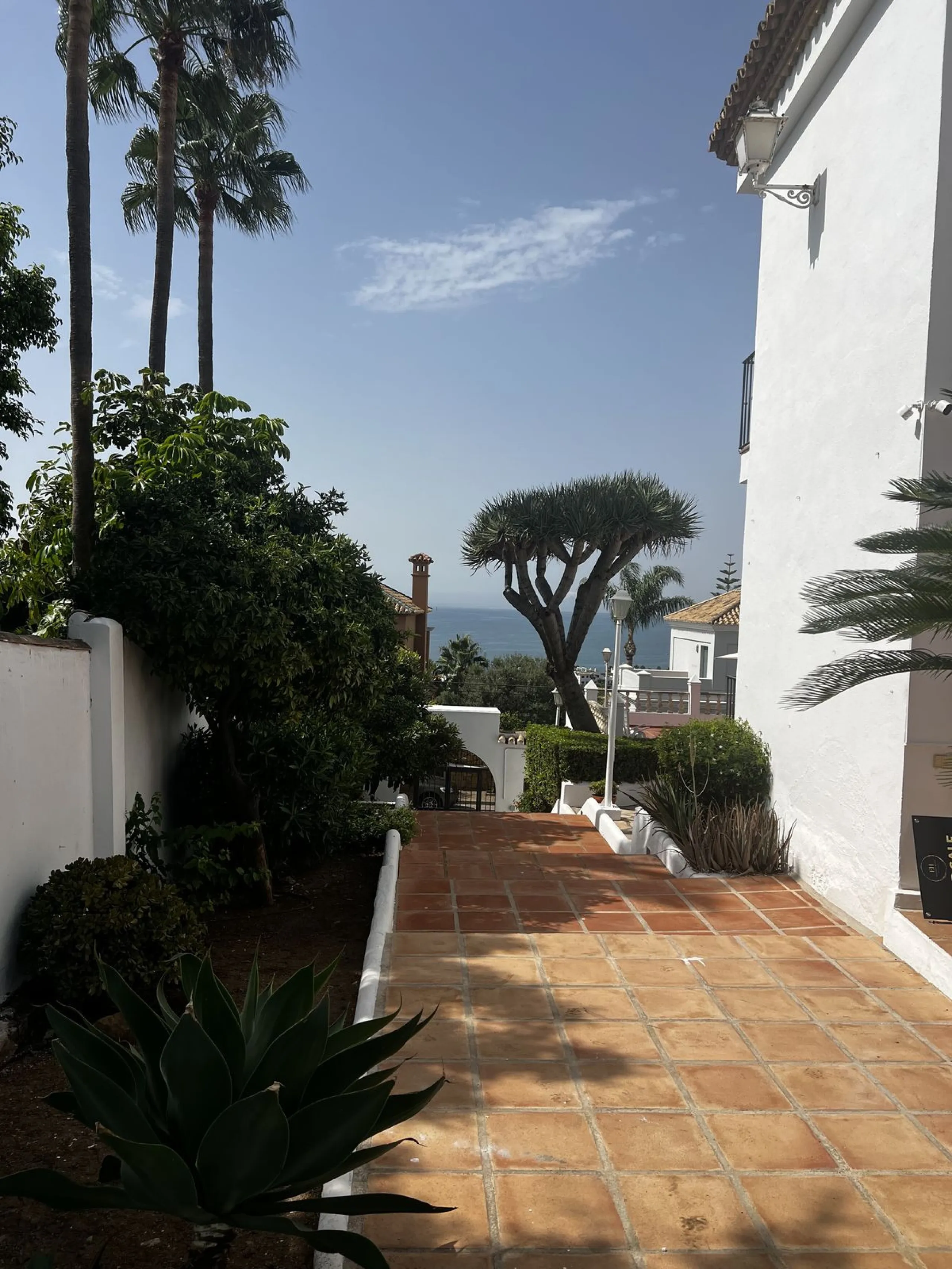 *Spacious Villa with Sea Views in Estepona / Seghers*