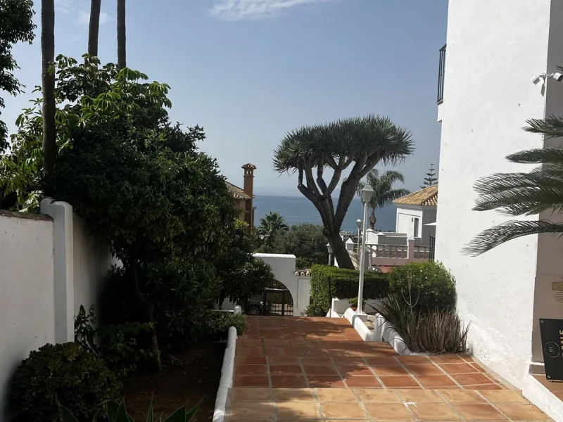 *Spacious Villa with Sea Views in Estepona / Seghers*