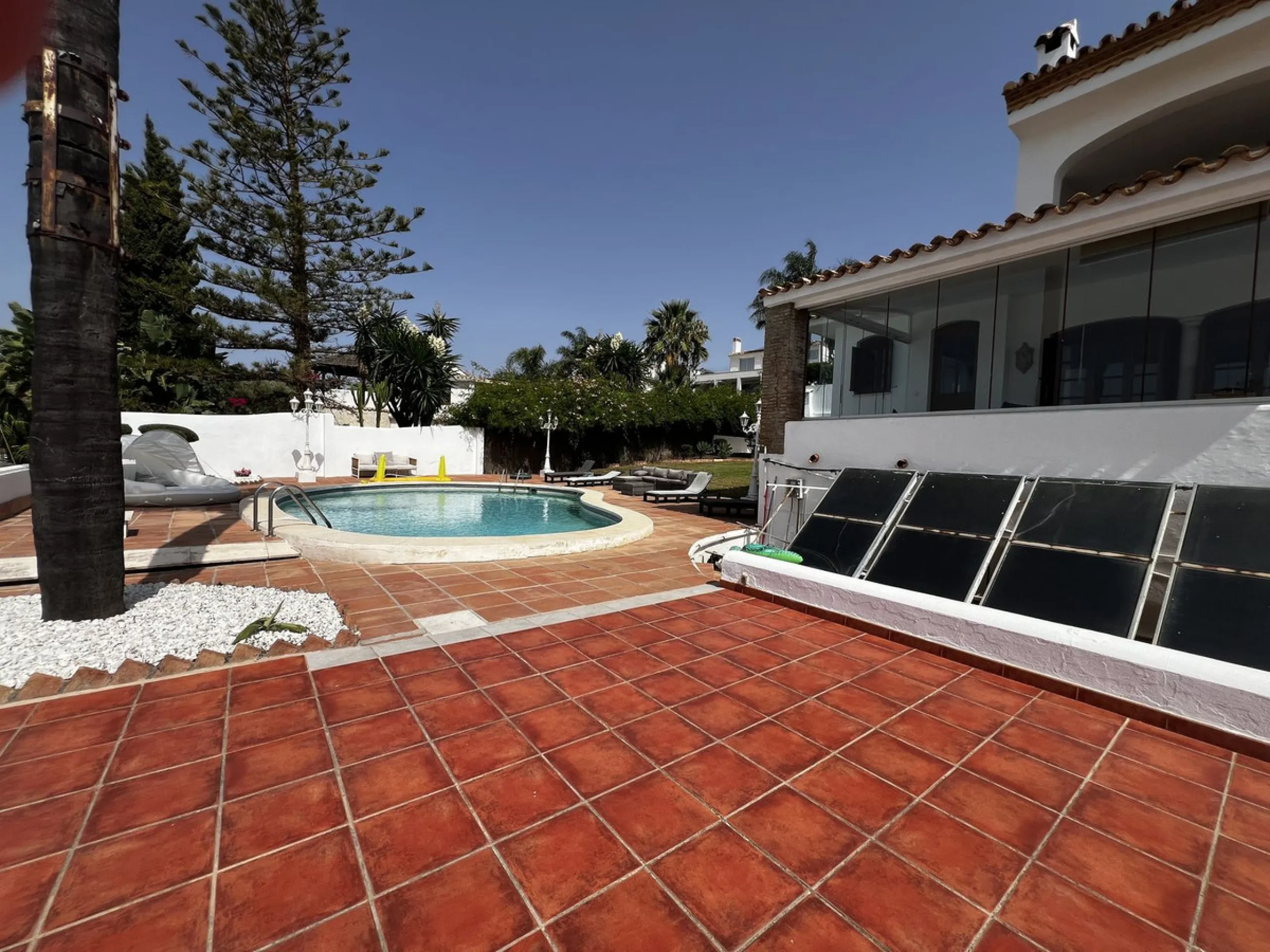 *Spacious Villa with Sea Views in Estepona / Seghers*