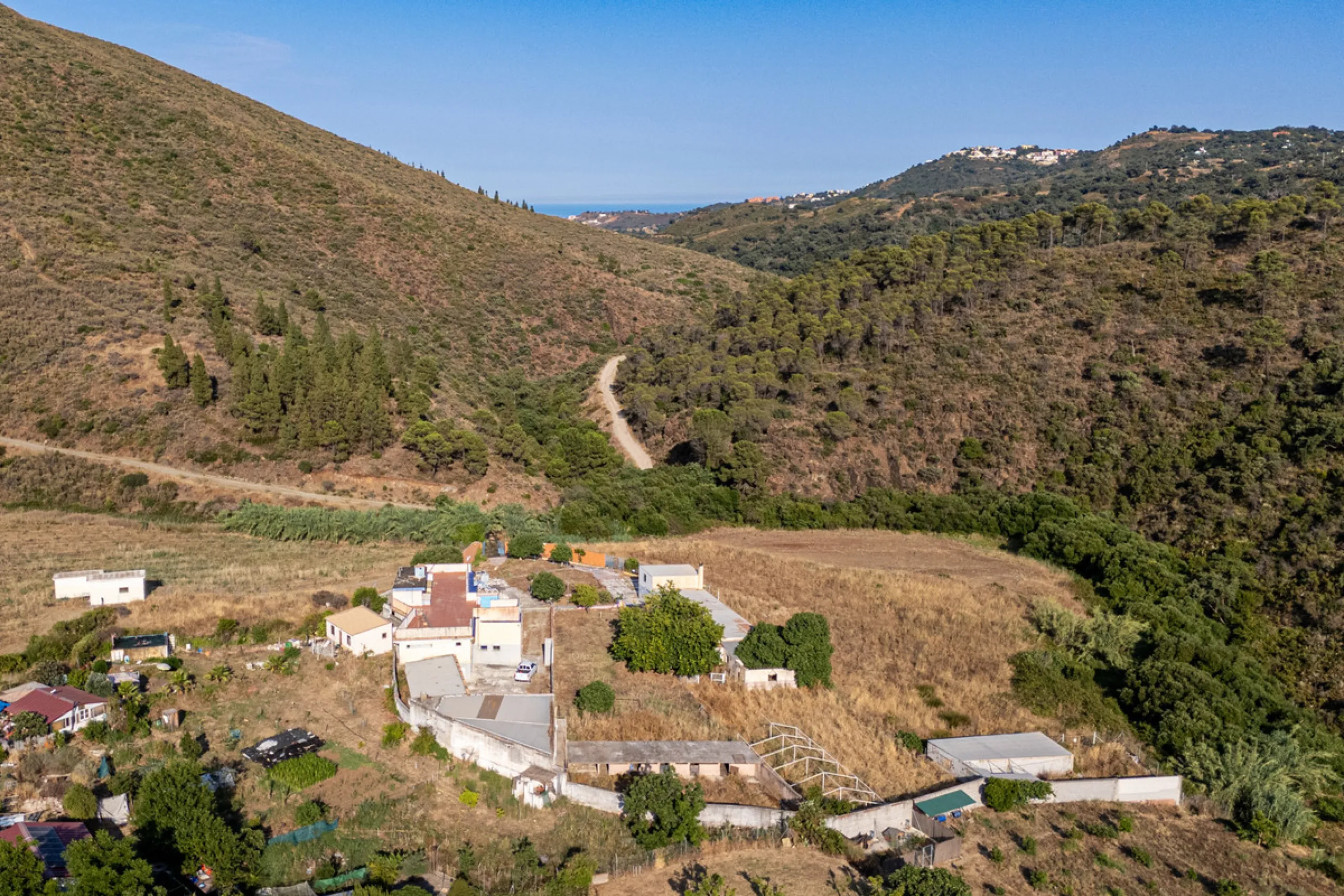 Finca Río Linarejos is a rare self-sustaining oasis in the heart of Andalucia, representing a unique investment opportunity that perfectly combines independence, safety, sustainability, and long-term financial potential. This exclusive estate offers more 
