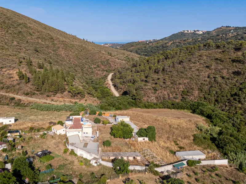Finca Río Linarejos is a rare self-sustaining oasis in the heart of Andalucia, representing a unique investment opportunity that perfectly combines independence, safety, sustainability, and long-term financial potential. This exclusive estate offers more 