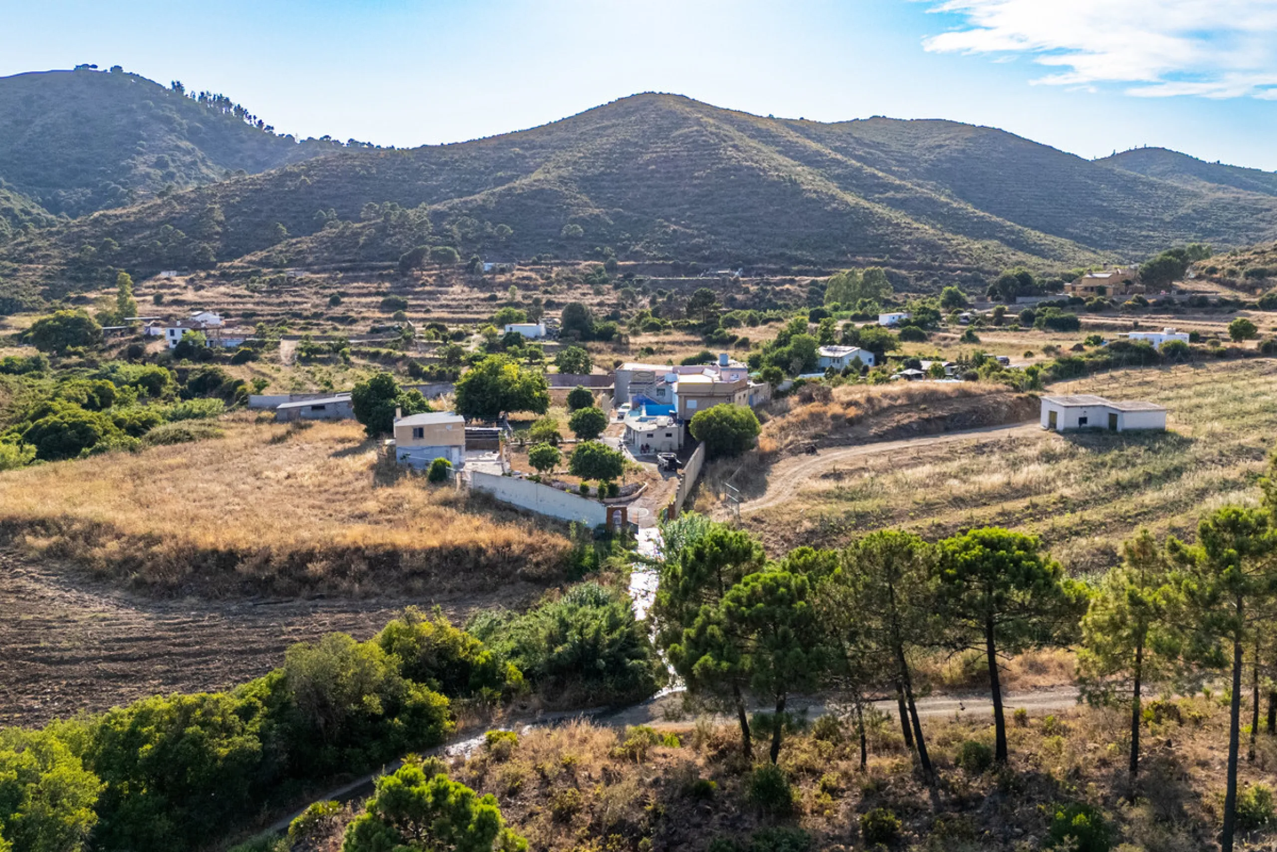 Finca Río Linarejos is a rare self-sustaining oasis in the heart of Andalucia, representing a unique investment opportunity that perfectly combines independence, safety, sustainability, and long-term financial potential. This exclusive estate offers more 