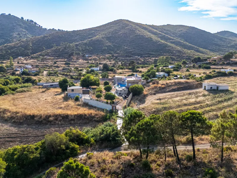 Finca Río Linarejos is a rare self-sustaining oasis in the heart of Andalucia, representing a unique investment opportunity that perfectly combines independence, safety, sustainability, and long-term financial potential. This exclusive estate offers more 