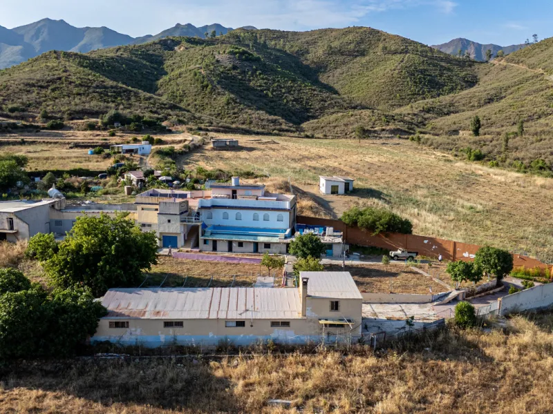 Finca Río Linarejos is a rare self-sustaining oasis in the heart of Andalucia, representing a unique investment opportunity that perfectly combines independence, safety, sustainability, and long-term financial potential. This exclusive estate offers more 