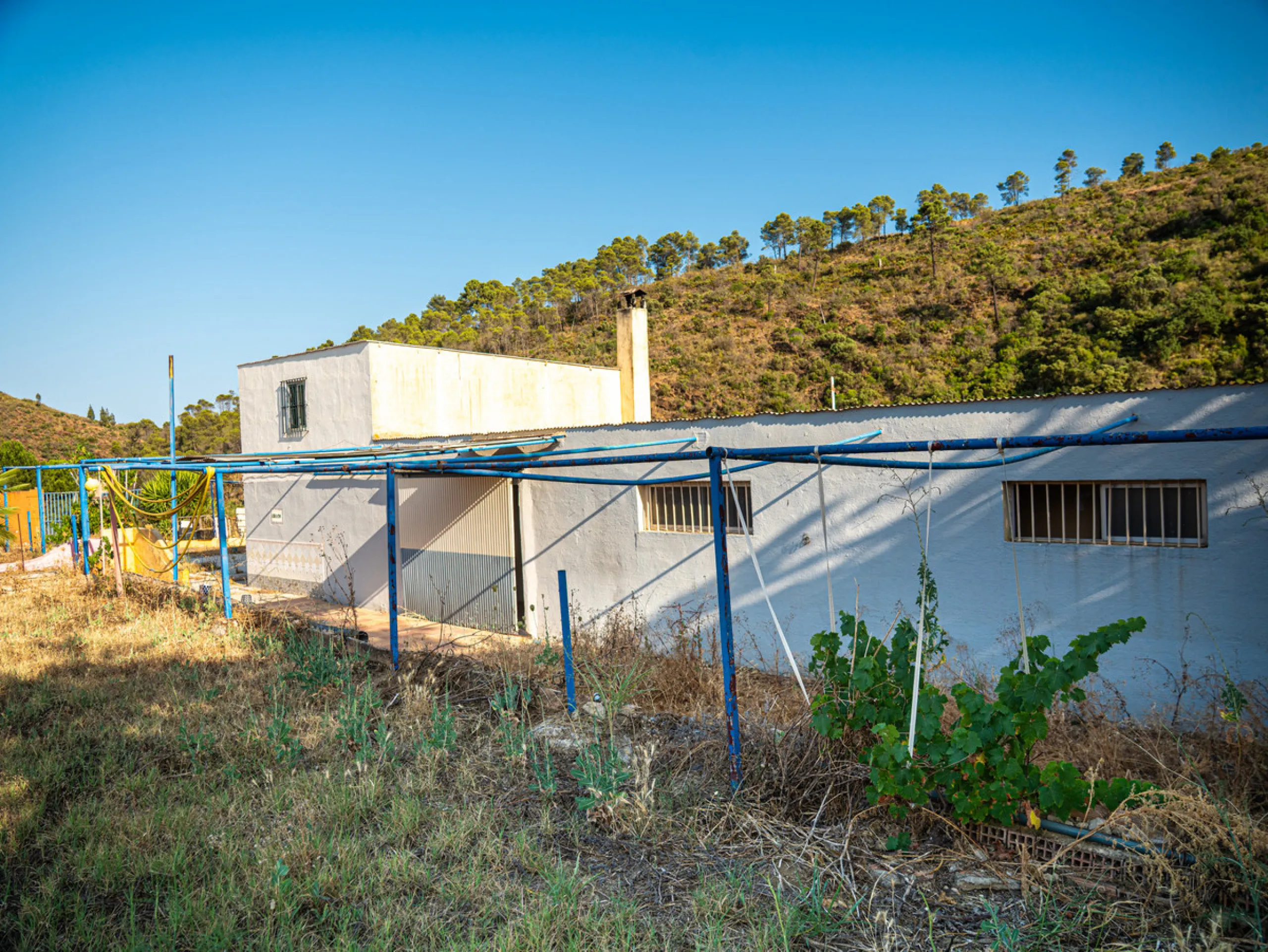 Finca Río Linarejos is a rare self-sustaining oasis in the heart of Andalucia, representing a unique investment opportunity that perfectly combines independence, safety, sustainability, and long-term financial potential. This exclusive estate offers more 