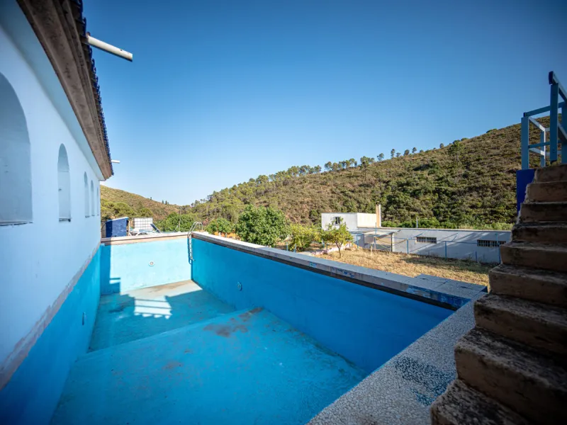 Finca Río Linarejos is a rare self-sustaining oasis in the heart of Andalucia, representing a unique investment opportunity that perfectly combines independence, safety, sustainability, and long-term financial potential. This exclusive estate offers more 