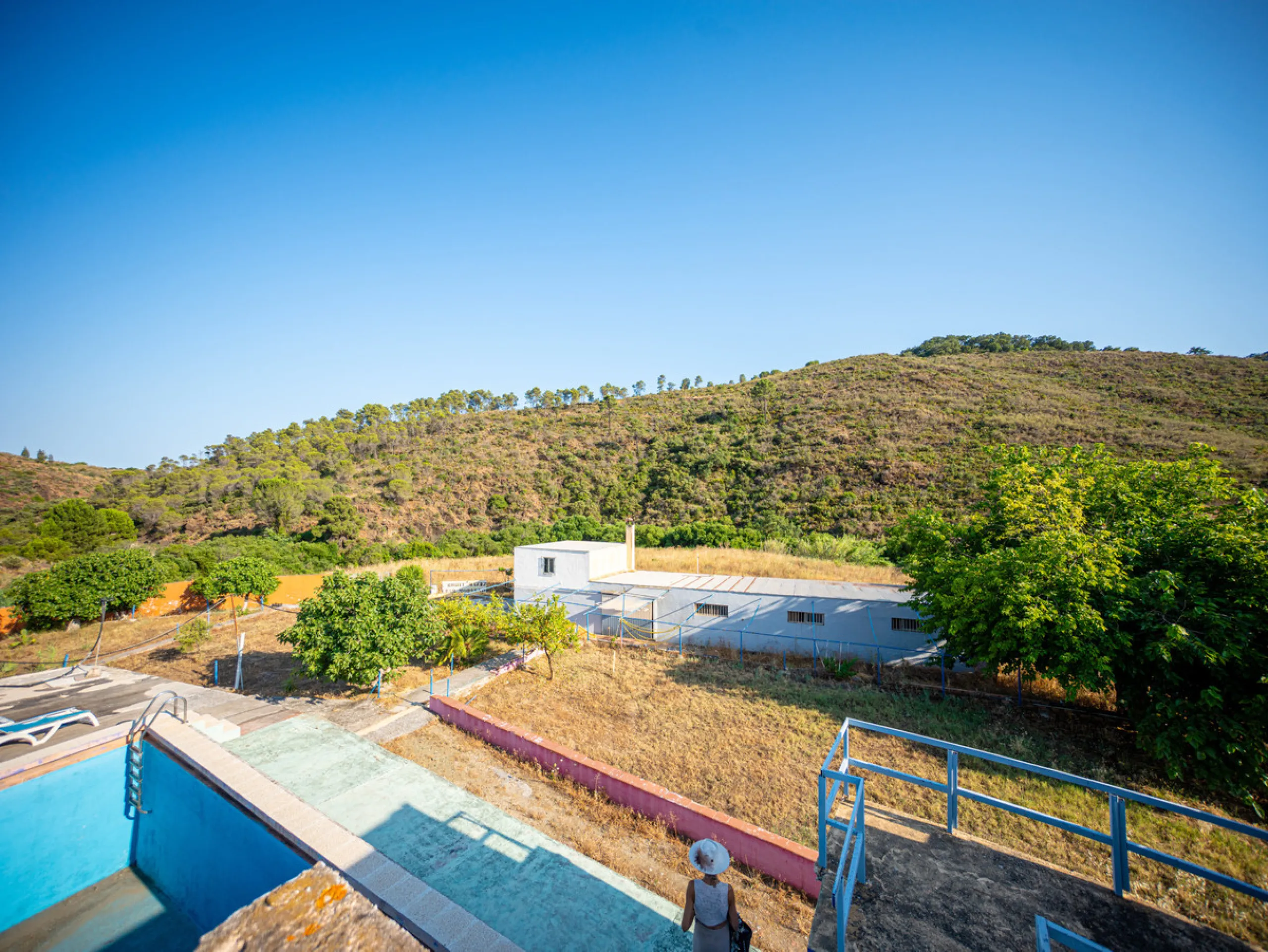 Finca Río Linarejos is a rare self-sustaining oasis in the heart of Andalucia, representing a unique investment opportunity that perfectly combines independence, safety, sustainability, and long-term financial potential. This exclusive estate offers more 